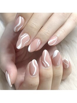 モモ(Momo)/変形フレンチネイル