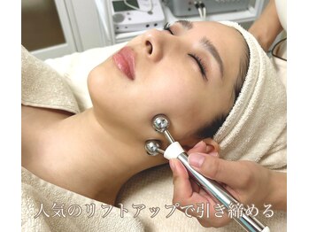 エステティックルーム サリ(Aesthetic Room SARI)の写真/<肌を整え若々しい見た目へ>目元の細かい部分も隅々までケア☆最強のエイジングケア、小顔効果も期待◎