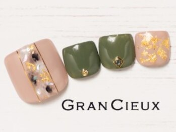 クアトログランシュ 青葉台(QUATRO×GranCieux)/大人カーキ×ベージュフット