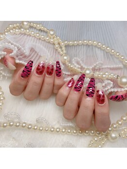 アイカ(Aika)/ピンクハートゼブラネイル