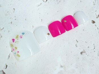 カラフルシェルフットネイル