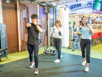 ジムナナロク 泉店(GYM76)の写真/【ペアで有酸素運動◎】経験・知識豊富なトレーナーが担当♪手ぶらでOK◇充実したアメニティで満足度もUP◎