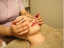 シェノンボーテ(chainon beaute)/フェイスラインを引き上げる施術