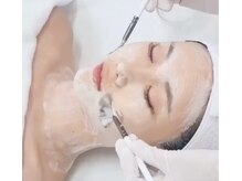 アウラ(AURA)の雰囲気（韓国W特許技術！最新ダクトピール 水光艶肌!エクソソームで再生!）