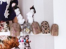 ゆびノさき/ヒョウ柄ネイルにブラウンネイル