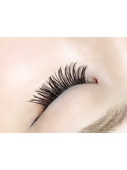 特別な日に合う華やかな目元にしたい