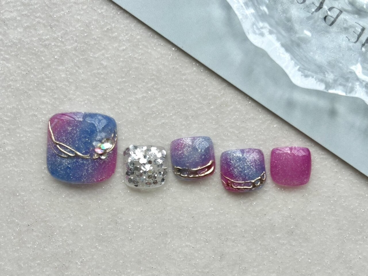 2026年冬トレンド】ミラー フットのネイルデザイン集｜人気順｜108