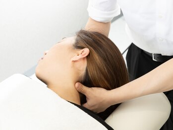 シルーン 辻堂(CILUNE)の写真/【辻堂駅から徒歩30秒】デスクワークやスマホ時間の増加で、慢性的な首・肩のつらさに悩んでいませんか?