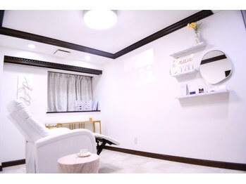 ミネイル(3nail)の写真/個室で一対一の施術が魅力♪柔らかいリクライニングチェアに身を委ねて極上の時間を◎