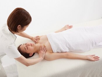 ロココ 神戸三宮店(Rococo)の写真/【一生に一度の大切な1日の為に☆】Rococoのバストアップメソッドで美しいウェディングドレス姿に♪