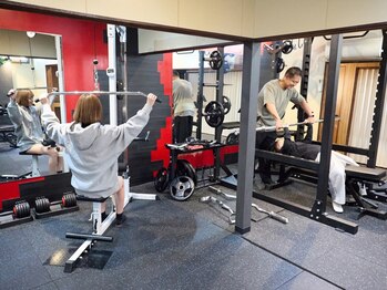 レインボースプラッシュ 長瀬店(RAINBOW SPLASH)の写真/【近大すぐ◎近鉄長瀬4分】パーソナル×レンタルが両方叶う次世代ジムがOPEN!体験パーソナル60分¥2,500!