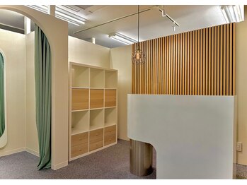 ジェーズメディカル整体院 西梅田院(J'Sメディカル整体院)