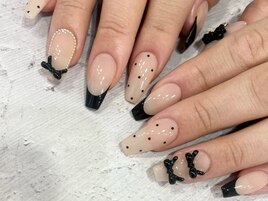黒ドットリボンネイル