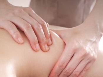 ユルリ(YURURI)の写真/重だるい足、スーッと軽く。強圧リンパマッサージで「むくみ」も「肩こり」もまとめて改善◎