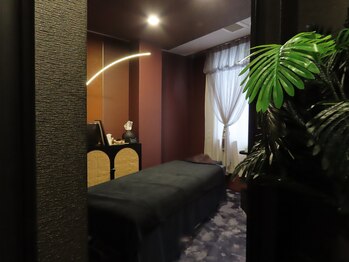 チェリッシュスパ(CHERISH SPA)の写真/ダウンライトが灯る静寂の個室。日常を忘れる都会の隠れ家スパで日頃の疲れやストレスを解消できます♪