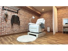 レンガ調の暖かい雰囲気の店内でゆったりお過ごしください♪