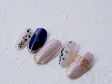 カトルナフ(quatre fois neuf)/上品ピンクのアクセサリーネイル