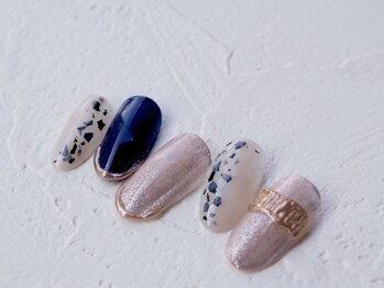 カトルナフ(quatre fois neuf)/上品ピンクのアクセサリーネイル