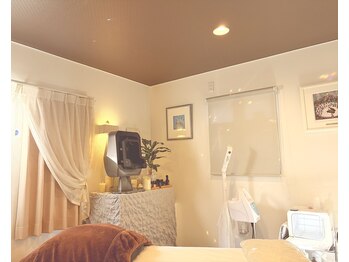 はだなの/朝の朝陽をたっぷり浴びたサロン