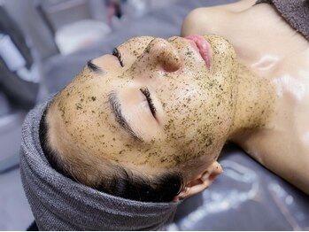 シス(SiS)の写真/お肌をキレイにしたい!!SNSで話題の次世代REVIハーブピーリングでお肌を内側から美しく◎