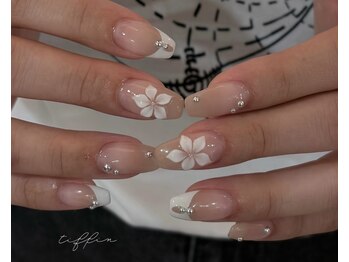 ネイルサロン ティフィン(tiffin)/ベージュ×フラワーネイル