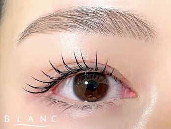 アイラッシュサロン ブラン 近鉄八尾店(Eyelash Salon Blanc)の写真/【モチの良さ◎大好評!フラットラッシュ】プロのアイリストが理想にあわせた似合わせデザインご提案♪