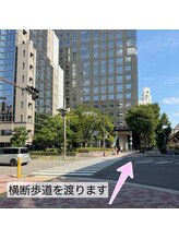 横断歩道を渡ります！
