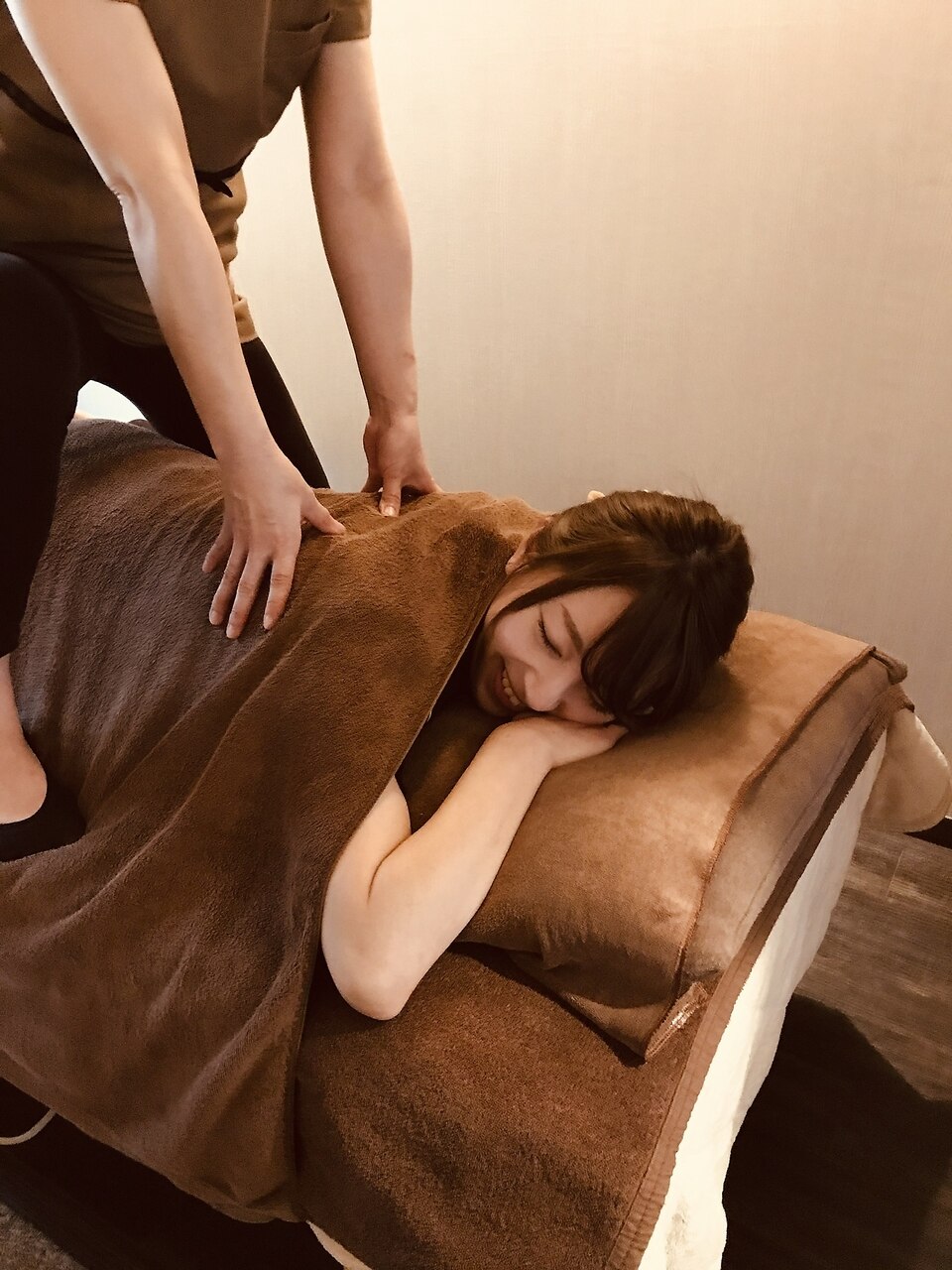 【施術した当日に次回ご予約で嬉しい特典】　全コース10%OFF！