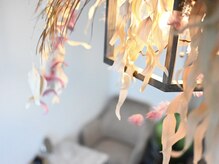 ランジュの雰囲気（自慢のドライフラワー照明。視覚の癒しと贅沢感にもこだわりを♪）