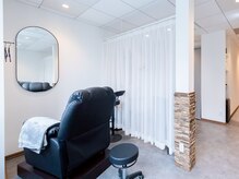 プラスエイト 渋谷店/眉スタイリングの施術ブース♪