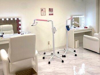 エクシアホワイトニング 名古屋栄店/清潔感のある店内