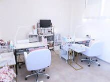 ビーガーデン(B.GARDEN)の雰囲気（清潔感のある白を基調とした施術室です♪）