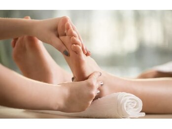 朱雀ボディーサロンキララの写真/【旅の疲れ・むくみ解消】足つぼから全身スッキリ、軽やかな体へ。