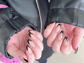 ユニネイル(U.Ni nail)/フレンチデザインも個性的に!
