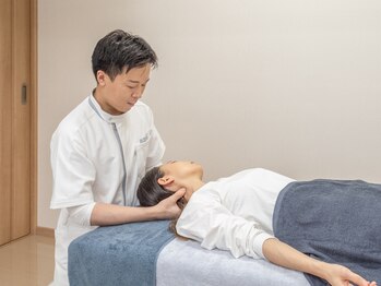 うめだ鍼灸整骨院の写真/重い首、ガチガチにコリ固まった肩もスッキリ！ソフト整体で揉み返しが少ないのに結果◎