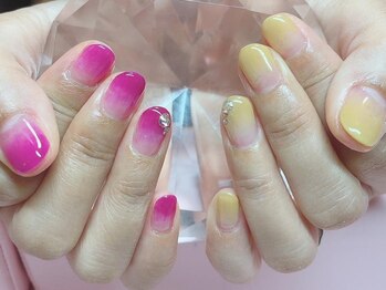 ネイルサロン イーネイル(e-Nail)の写真/[ワンカラーorグラデorフレンチ+ストーン埋め尽くし¥4700]仕事帰りにも行ける19時受付♪2回目以降も同価格