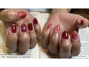 シンリーネイル(sinly nail.)/赤グラデーションに細フレンチ