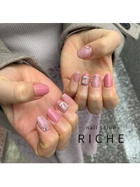 春色の華やかビジューネイル