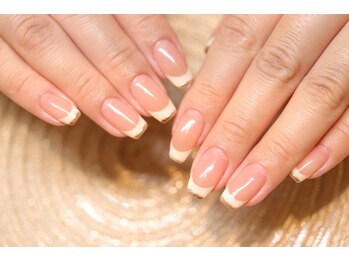 ノンブリック 並木店(Nomblic)/ふんわりフレンチネイル