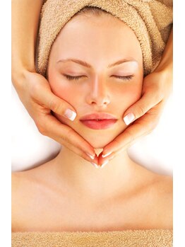 ウラン ウララ Uran Urara まつげエクステ専門店/イオン導入フェイシャル