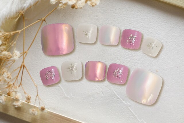 2026年冬トレンド】ホワイト ワンカラー フットのネイルデザイン