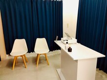 ハルモーニ(HArmoni)の雰囲気（店内は清潔感のある白と青を基調にしています。）