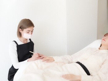 ワンアンドオンリー(One&Only)の写真/*歴10年以上/検定1級*のプロによる施術×ふかふかリクライニングチェアで月に一度の至高時間のご褒美を♪ 