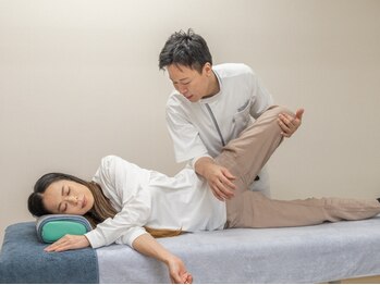 うめだ鍼灸整骨院の写真/【国家資格保有】つらい腰の痛みに◎施術歴16年のベテランスタッフがあなたのお悩みを解決！