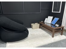 イイハキューブ(e8 cube)/待合場所