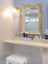 エステティックサロン みなとや/広々としたメイクスペース♪