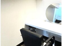 エパン(Epan)の雰囲気（ドレッサールブース♪ヘアアイロンもお使いいただけます。）