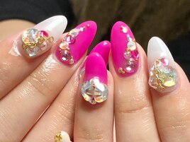 ビビットピンク×ビジュー