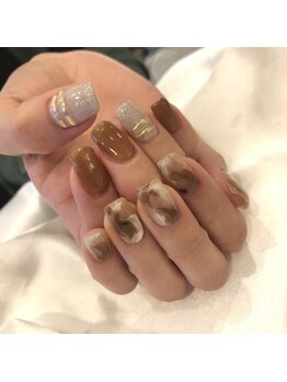 トータルサロン 白べぇーっ プラス/ニュアンスネイルで秋っぽく☆