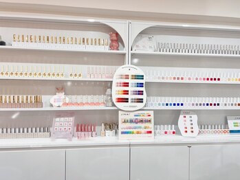 T.Aネイルビューティーサロン(T.A nail beauty salon)の写真/【スピーディー×高クオリティ】豊富なジェルから好みの色を選べるのが魅力的♪デザインのご相談も大歓迎◎